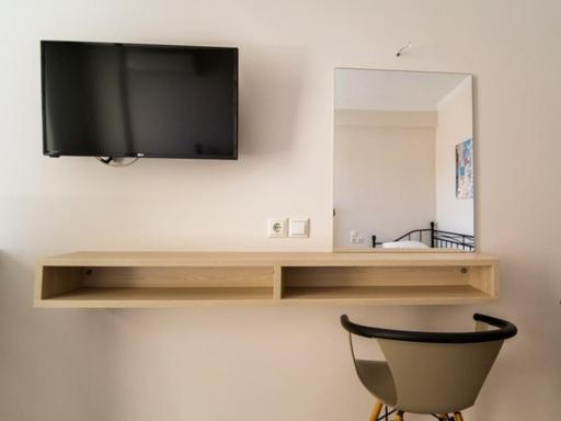 Vironas Hotel Himare Esterno foto