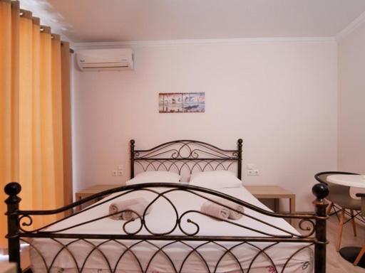 Vironas Hotel Himare Esterno foto
