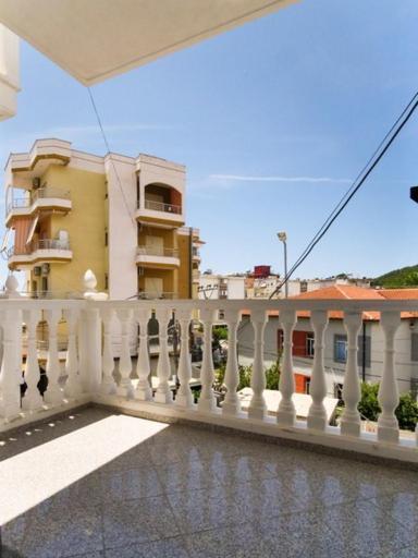 Vironas Hotel Himare Esterno foto