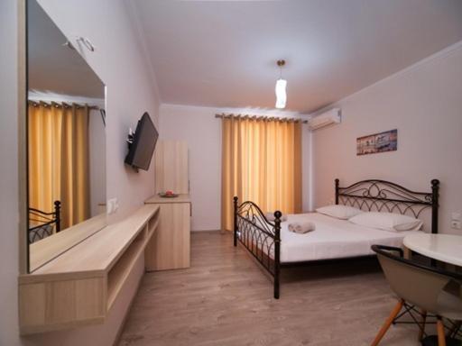 Vironas Hotel Himare Esterno foto