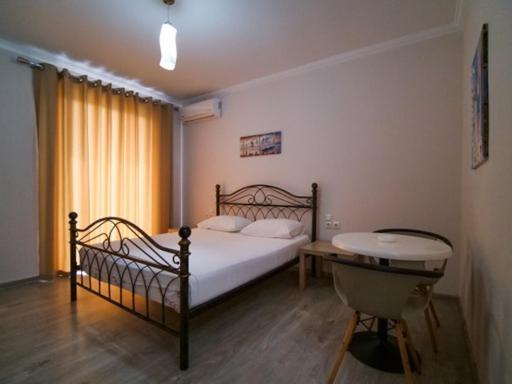 Vironas Hotel Himare Esterno foto