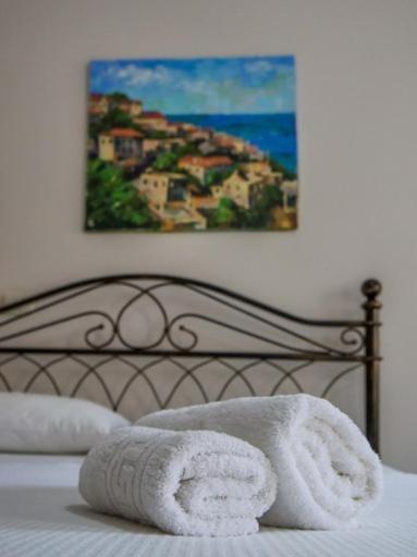 Vironas Hotel Himare Esterno foto