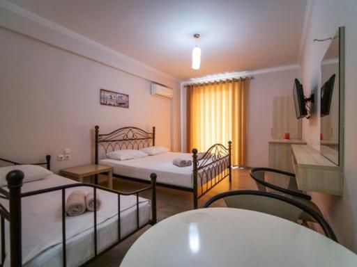 Vironas Hotel Himare Esterno foto