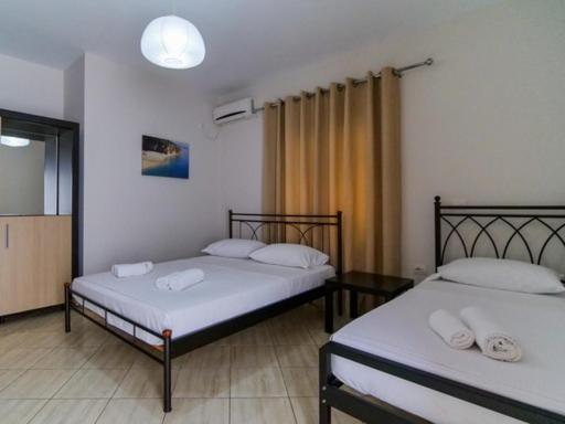 Vironas Hotel Himare Esterno foto